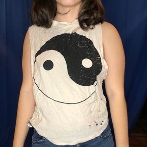 Ying Yang distressed muscle tee